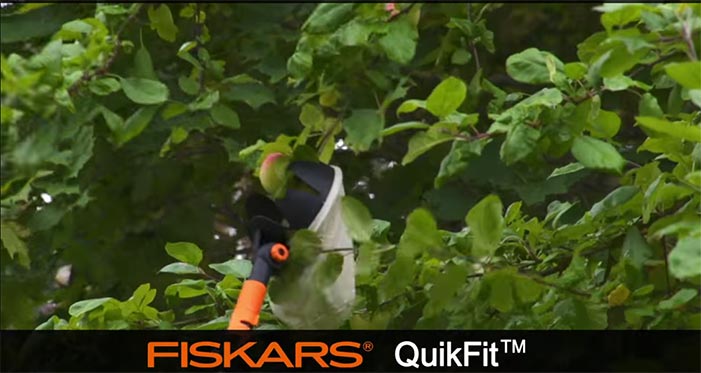 Fiskars-QuikFit-Fruit-Picker-136950.jpg